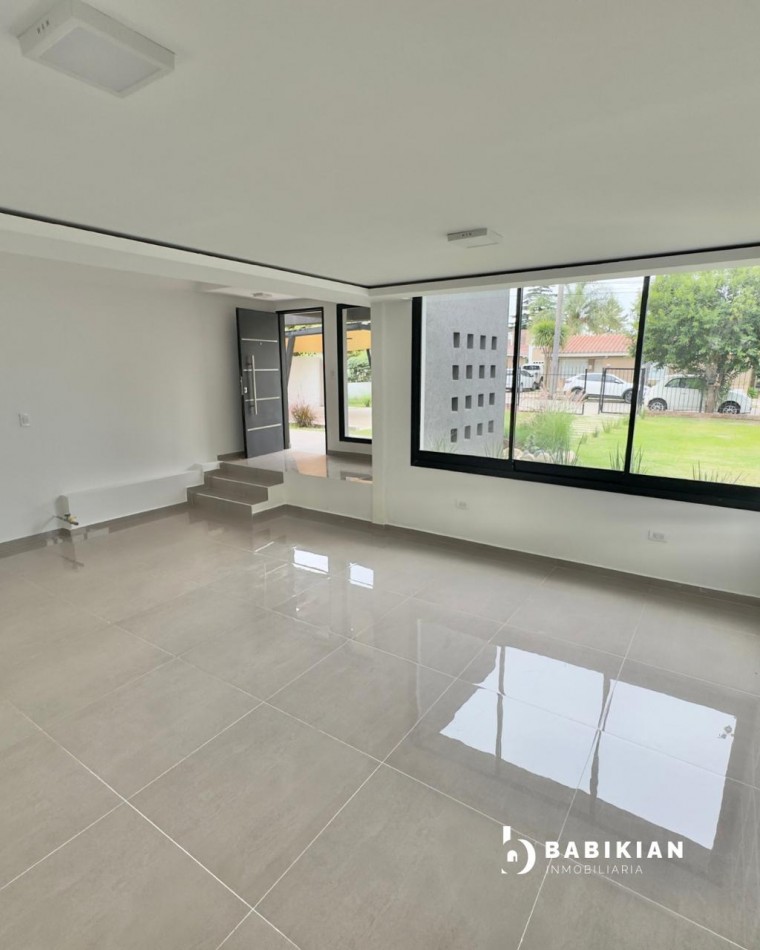 Chalet reciclado a nuevo en Villa Carlos Paz - 4 Dormitorios