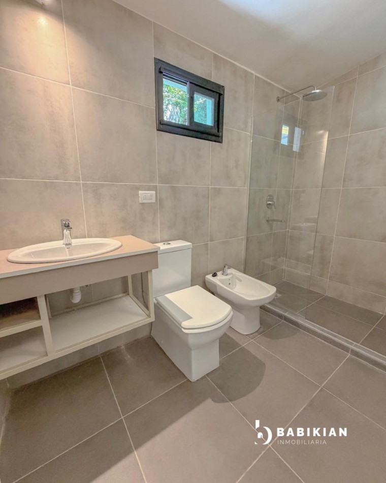 Chalet reciclado a nuevo en Villa Carlos Paz - 4 Dormitorios