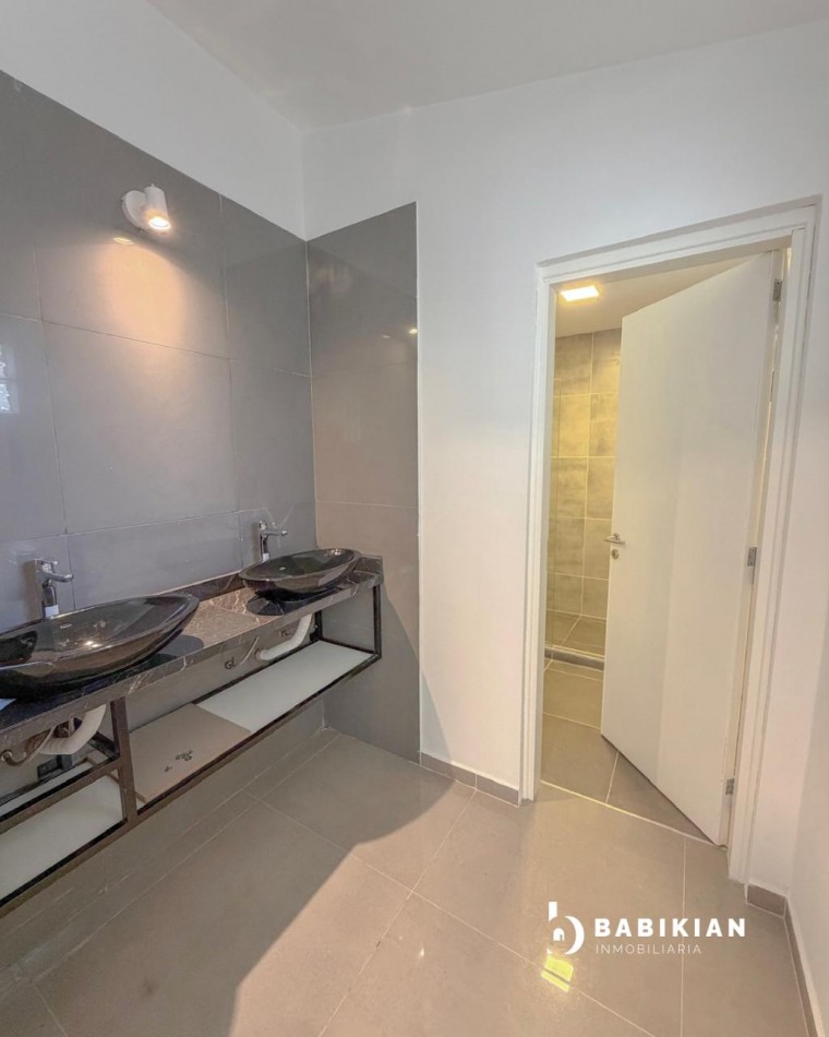 Chalet reciclado a nuevo en Villa Carlos Paz - 4 Dormitorios