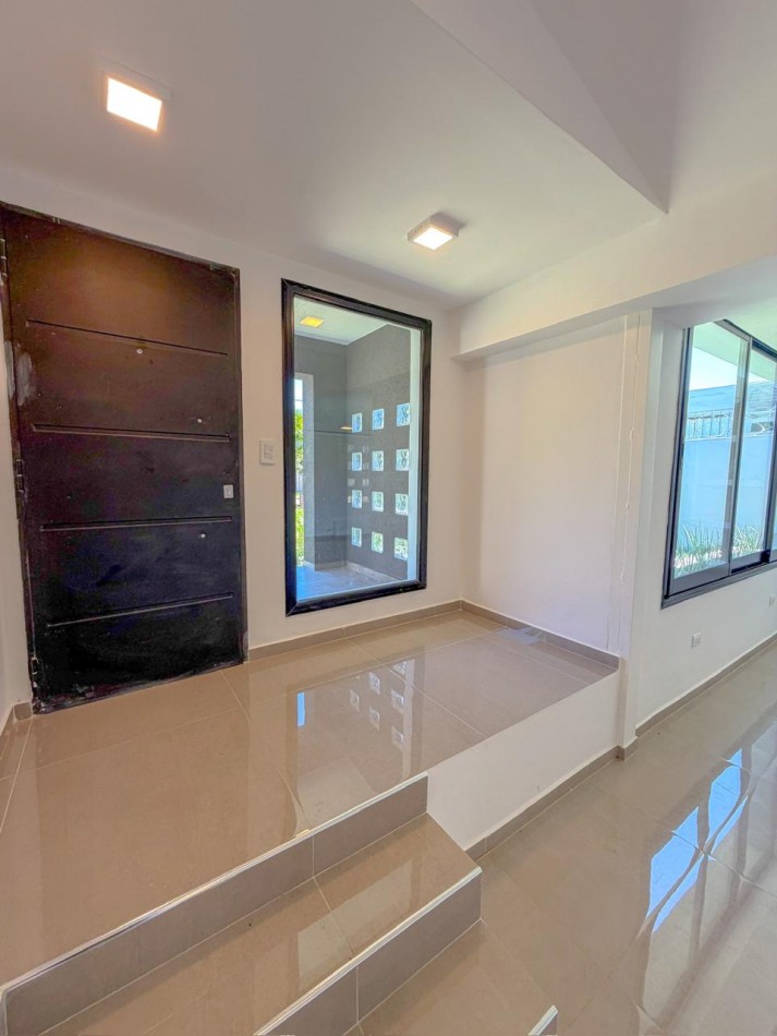 Chalet reciclado a nuevo en Villa Carlos Paz - 4 Dormitorios