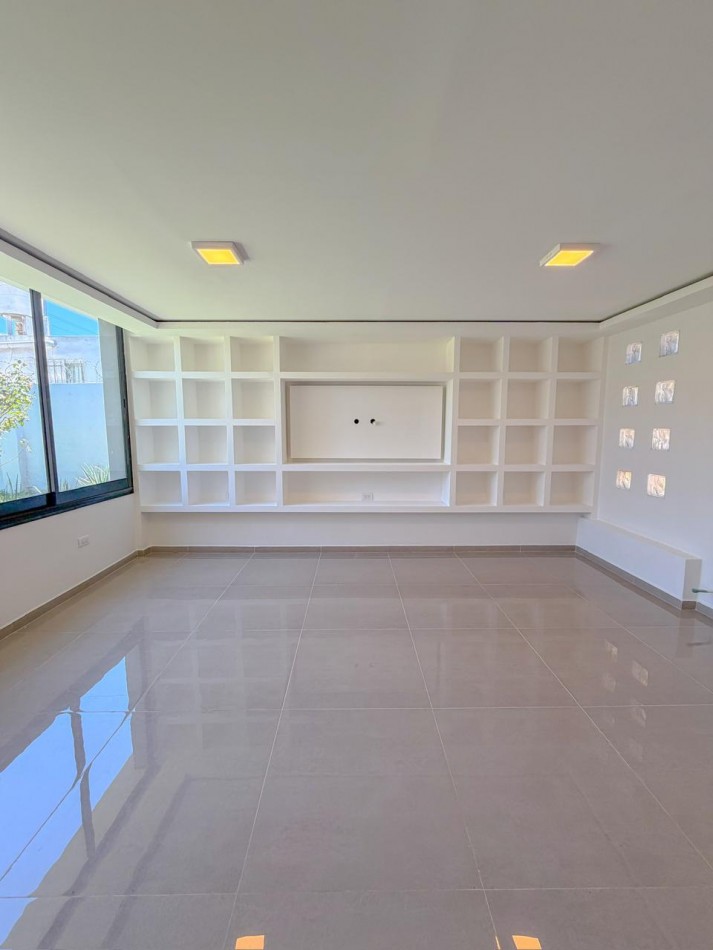 Chalet reciclado a nuevo en Villa Carlos Paz - 4 Dormitorios