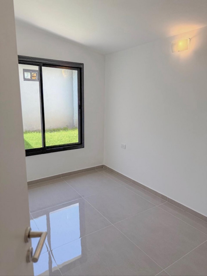 Chalet reciclado a nuevo en Villa Carlos Paz - 4 Dormitorios