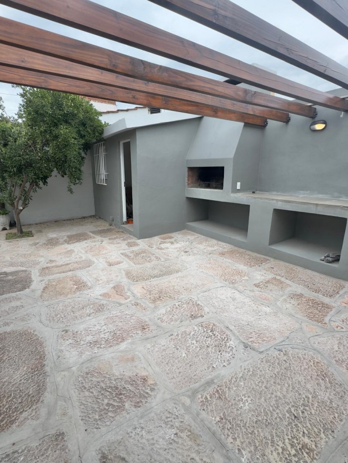 Chalet reciclado a nuevo en Villa Carlos Paz - 4 Dormitorios