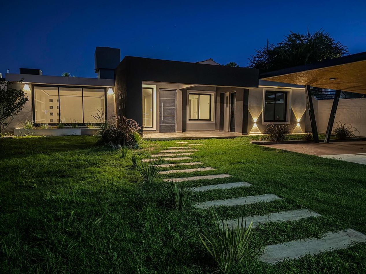 Chalet reciclado a nuevo en Villa Carlos Paz - 4 Dormitorios